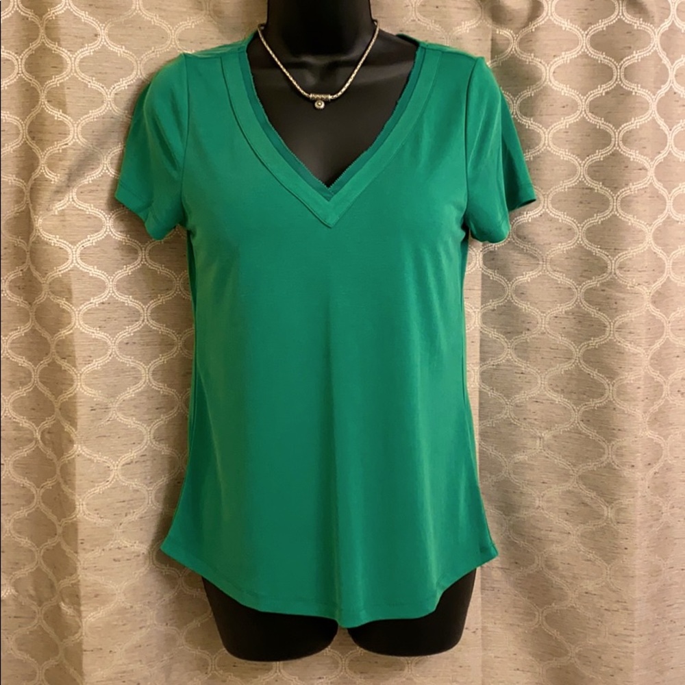 🍀Skies Are Blue  - Green V-neck Tee (NWT)